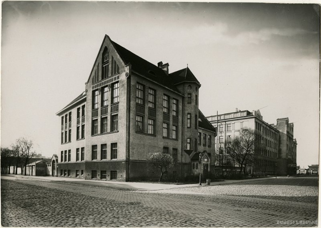 Riga. School building in Gaiziņa street 1