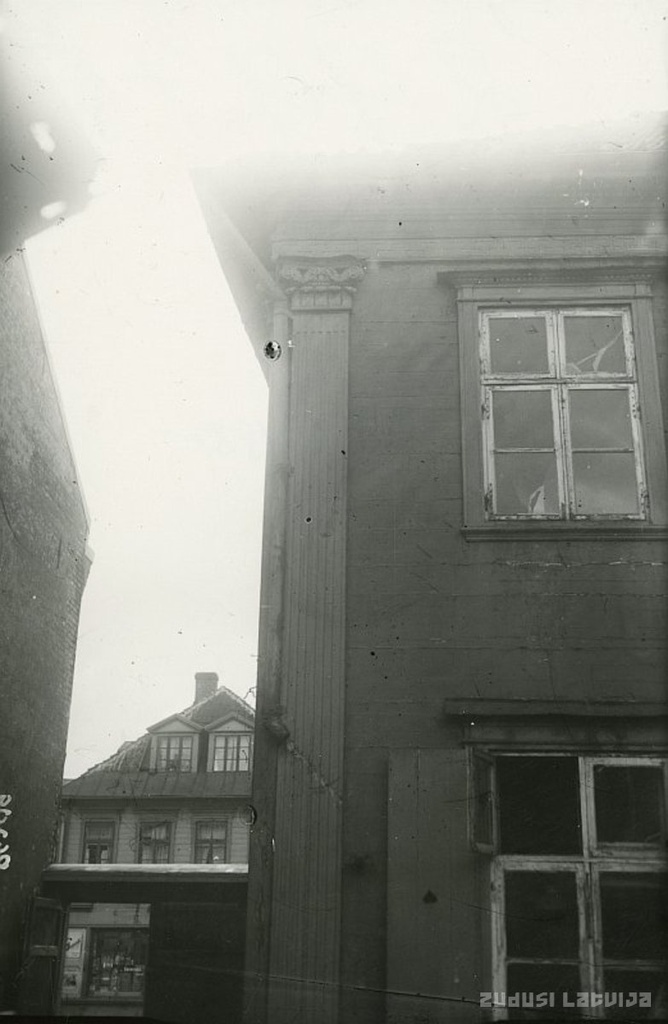 Riga. House in Moscow Street 89. Pilasters