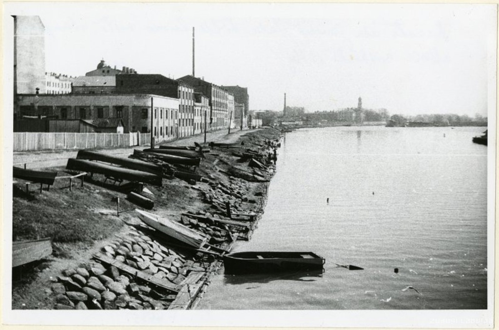 Riga. Zvirgzdusalas flowing