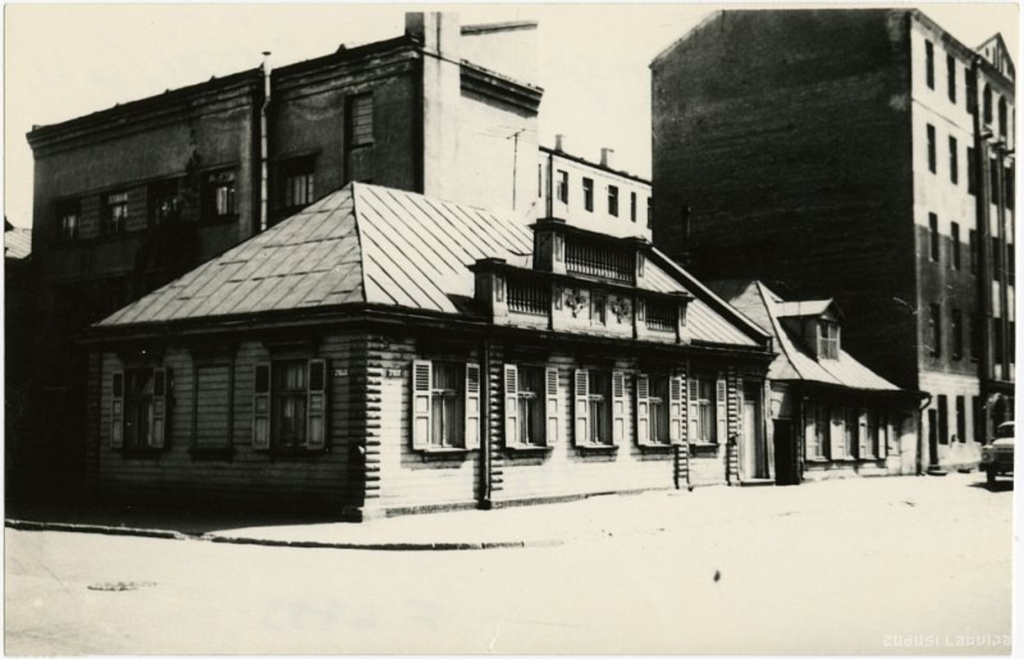 Riga. Wooden residential building in Elijas street 1