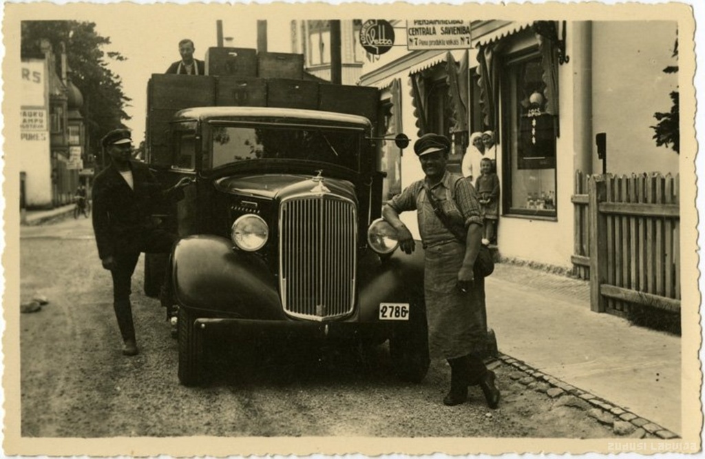 Car at the dairy Central Union store