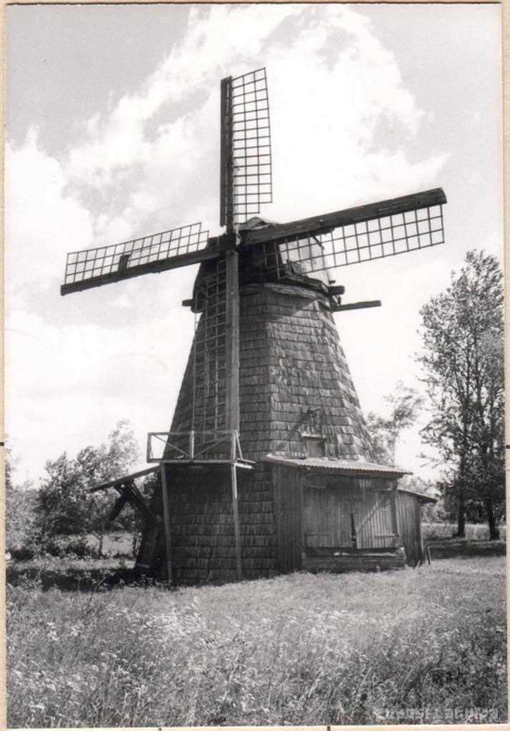 Adžūnu windmills in Islices parish of Bausk district, Lazdu windmills