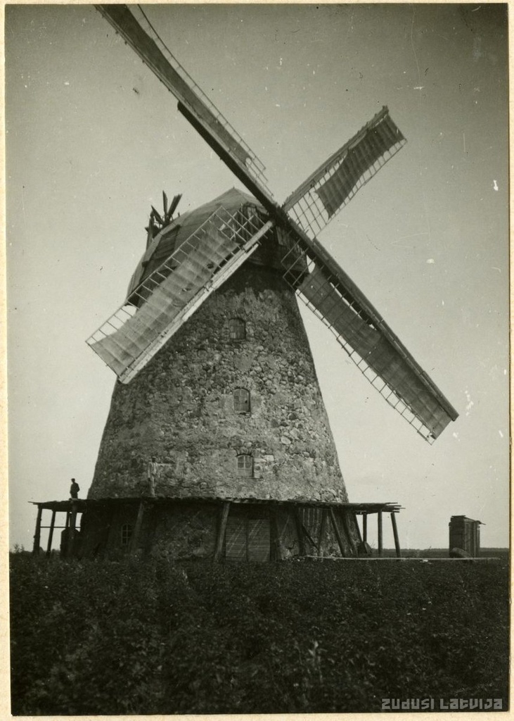 Windmills in Papuļu village