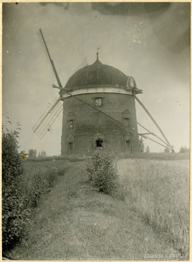 Jozefovas manor windmills
