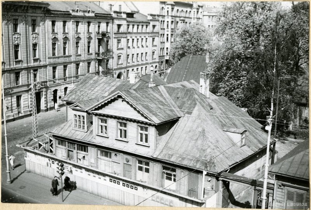Riga. Wooden building in Brīvības iela 75