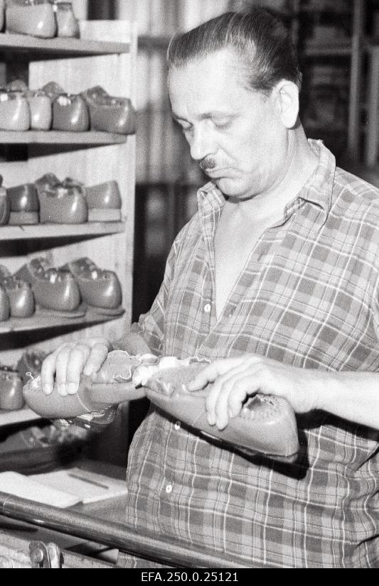 Communautaire conveyor, social controller L. Naarits.