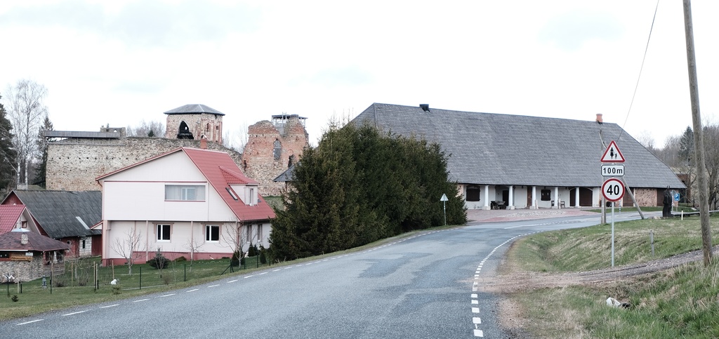 Foto. Piirikõrts, asub Võru-Petseri tee ääres Vastseliina linnusevaremete lähedal. rephoto