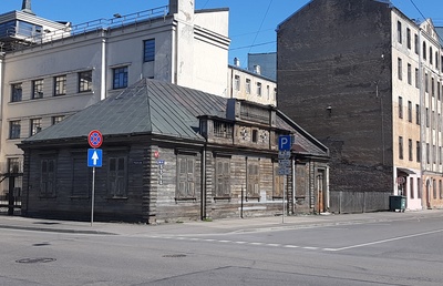 Riga. Wooden residential building in Elijas street 1 rephoto