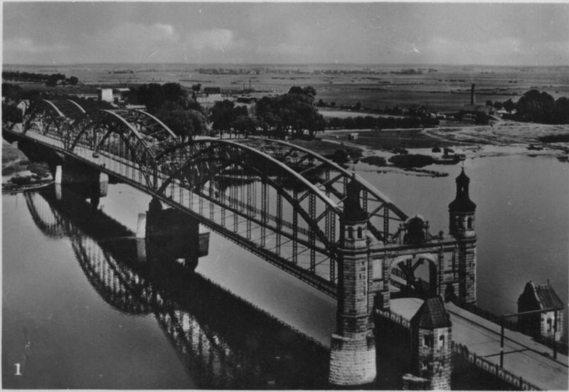 Queen Louise Bridge through Nemun