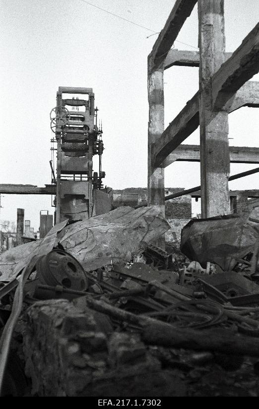 Destroyed machines at the courtyard of the Martin Seiler machine plant.