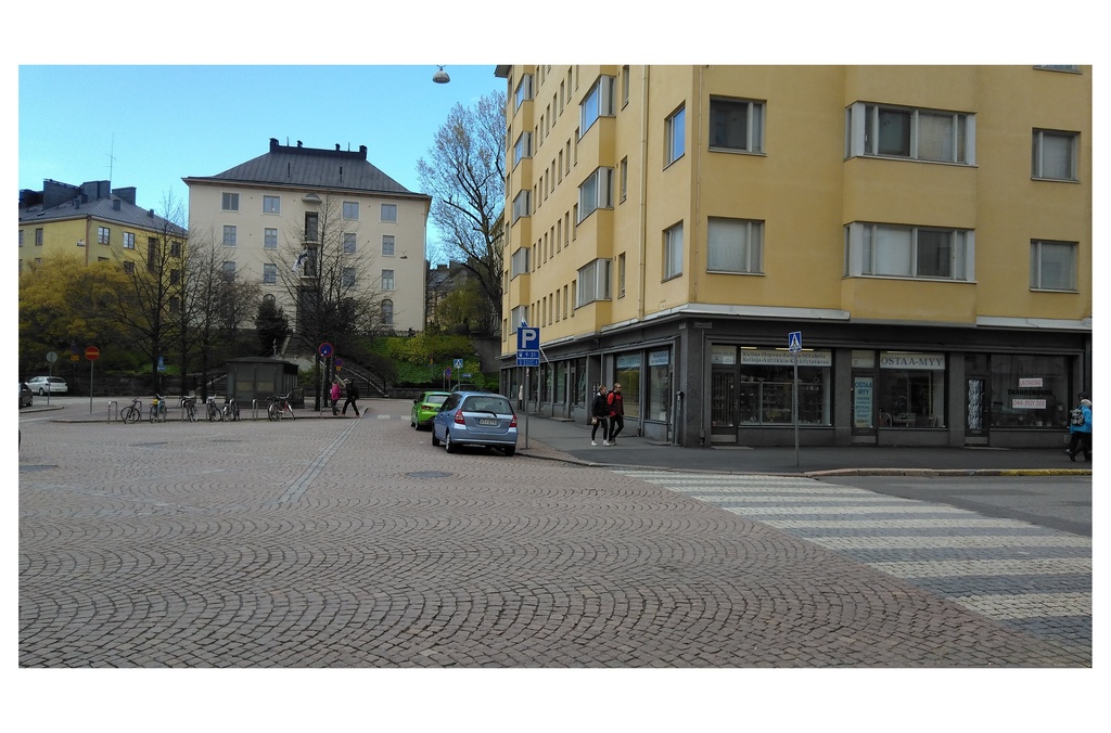 Franzéninaukio. Näkymä Franzéninkadun suunnalta Fleminginkadun kulmasta Agricolankujalle päin. Taustalla Franzéninkatu 20, oikealla Franzéninkatu 22. rephoto