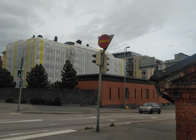 Oy Teboil Ab:n huoltoasema, Hämeentie 55. Taustalla Helenan vanhainkoti. rephoto