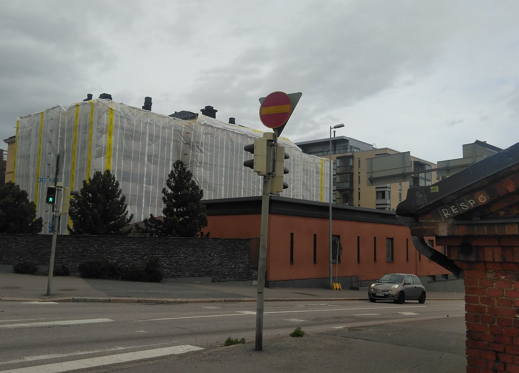Oy Teboil Ab:n huoltoasema, Hämeentie 55. Taustalla Helenan vanhainkoti. rephoto