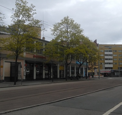 Helsinginkatu 1, taustalla Kinaporinkatu 2. rephoto