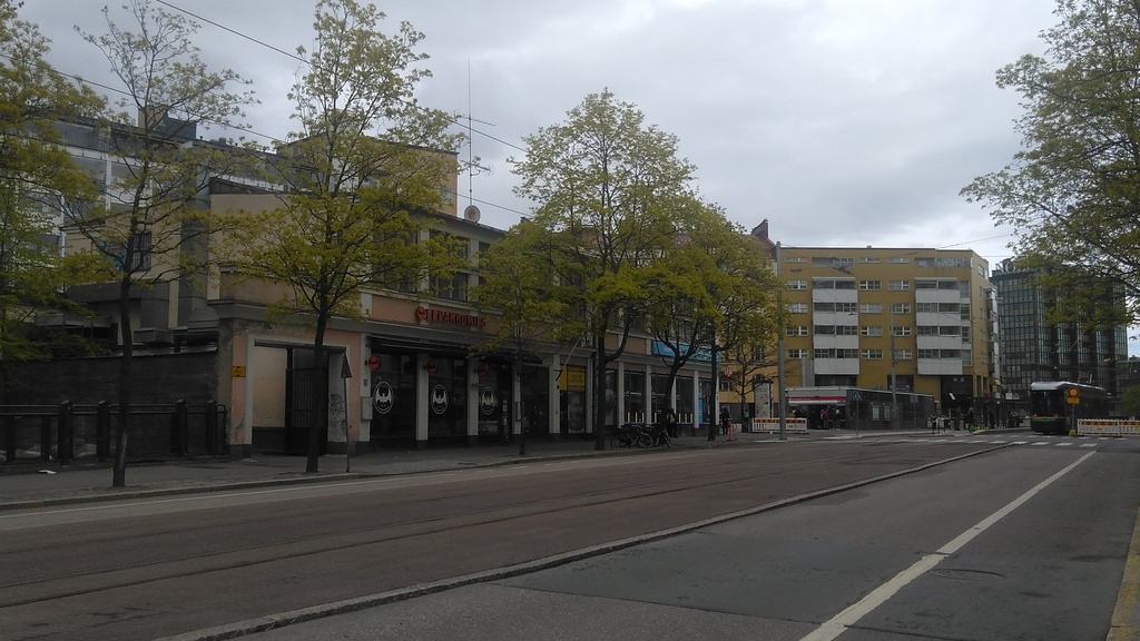 Helsinginkatu 1, taustalla Kinaporinkatu 2. rephoto