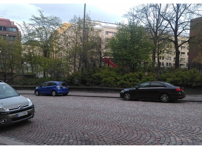 Castréninkatu.  Taustalla Fleminginkatu 6, 4, 2. Näköala Papinkujalta kaakkoon. rephoto