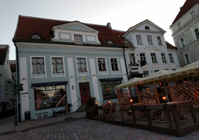 Tallinn. Raekoja plate. Houses with A&G and Restaurant Karl Friedrich rephoto