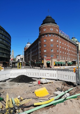 Linjan 3T raitiovaunu Hakaniementorin pysäkillä. rephoto