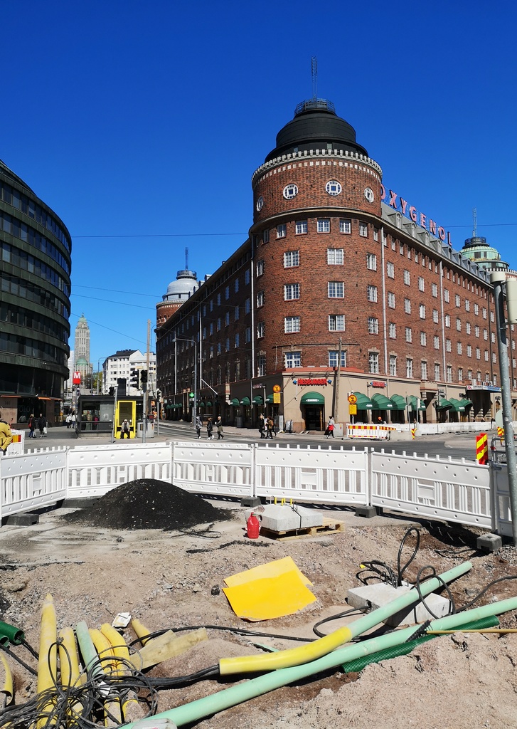 Linjan 3T raitiovaunu Hakaniementorin pysäkillä. rephoto