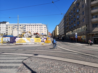 Porthaninkatu 2, 4, 6.  Vasemmalla Hämeenkatu 3.  Nykyinen Siltasaarenkatu 13. rephoto