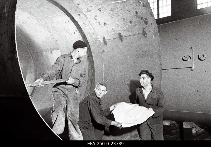 A. Tepp, J. Kikas and e. Viigisalu.