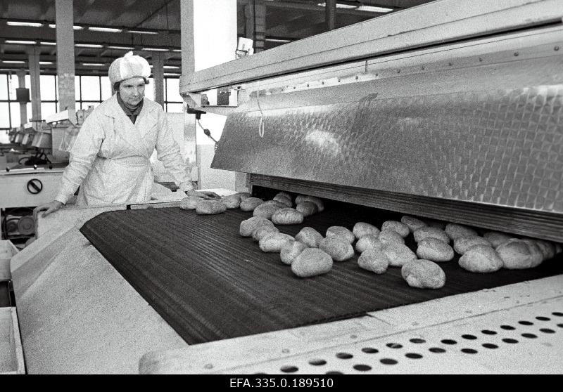 The first production of the baking line at the Mustamäe bakery factory.