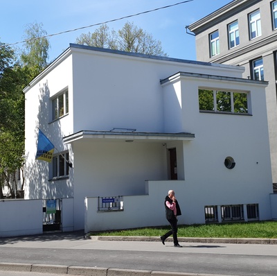 Elamu Kotzebue 16 Tallinnas, praegu Lastemuuseum, vaade. Arhitekt Herbert Johanson rephoto
