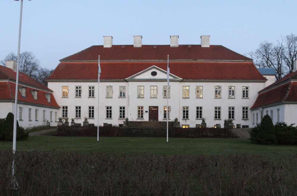 Suuremõisa Castle -- main building of the manor. rephoto