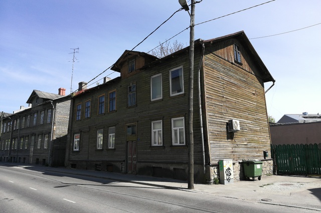 Building on Telliskivi Street in Tallinn rephoto