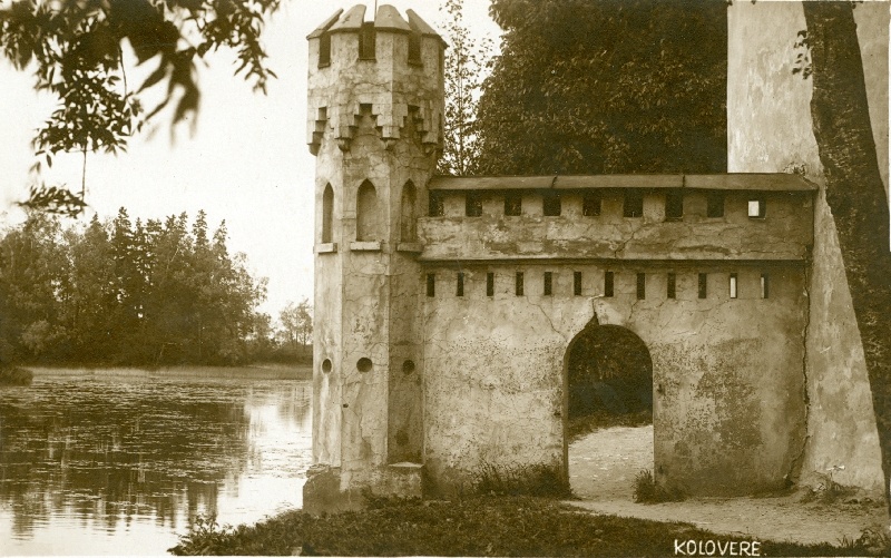 Photo postcard. Johanna Menert's whole. Koluvere Castle one gate and tower, left part of the jest. Photo: Grünthal, Haapsalu. ~1930.