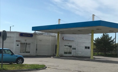 Lukoili bensiinitankla Tallinnas, hoone vaade. Arhitekt Oleg Žemtšugov rephoto