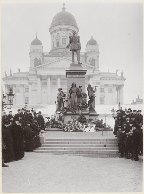 The statue of Emperor Alexanter II by Walter Runeberg at the Senate of Helsinki
