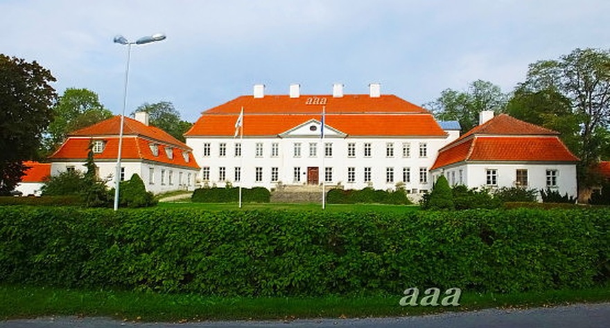 Hiiu-Suuremõisa peahoone, eestvaade rephoto