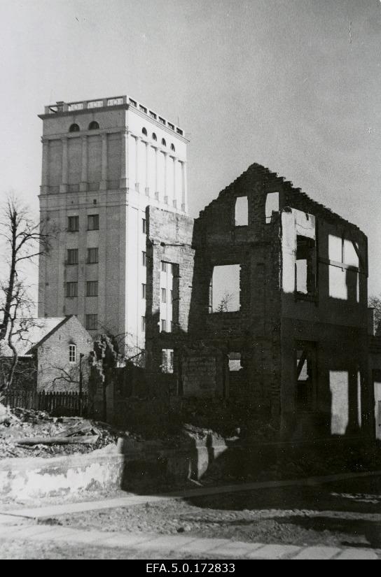Ruins at the corner of the Teachers Street, at the back of the water tower.