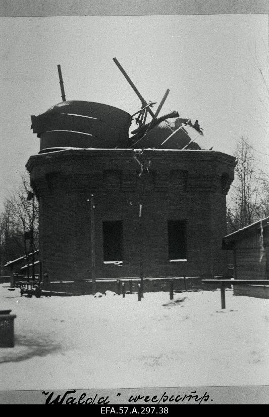 War of Liberty. The water tower of the railway station is broken.