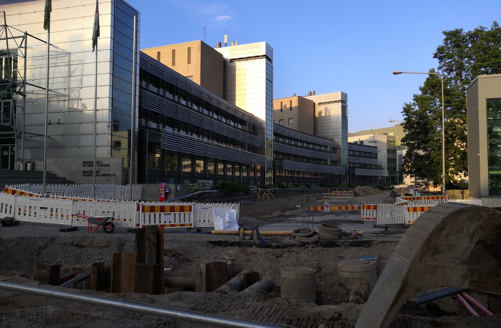 Helsingin yliopiston biokeskus Viikin tiedepuistossa. rephoto