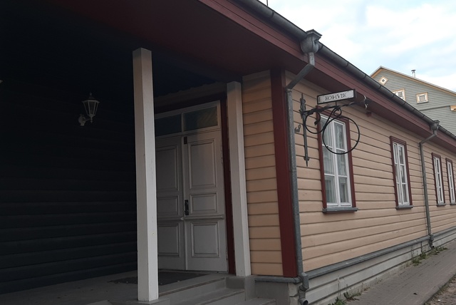 Kuressaare, vanalinna võõrastemaja ja restoran Kauba tänaval rephoto