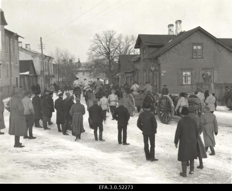 War of Liberty. 1. Fortress Raske Artificial Army Divisjoni independent heavy batterie on Liivalaia street moving the arm on the front of the Telliiskopli railway station.