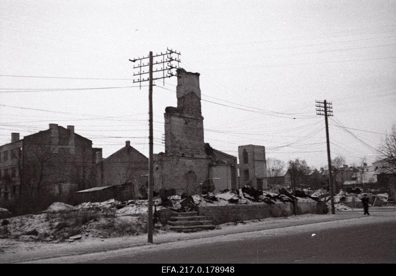Ruins on Liivalaia Street.
