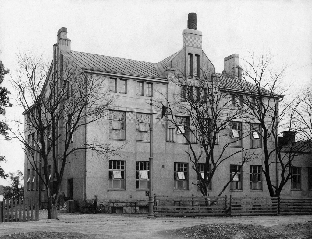 Elannon vanha leipätehdas (v. 1907) Lintulahden teollisuuskorttelissa, Itäisen Viertotien ja Kaikukadun kulmassa.