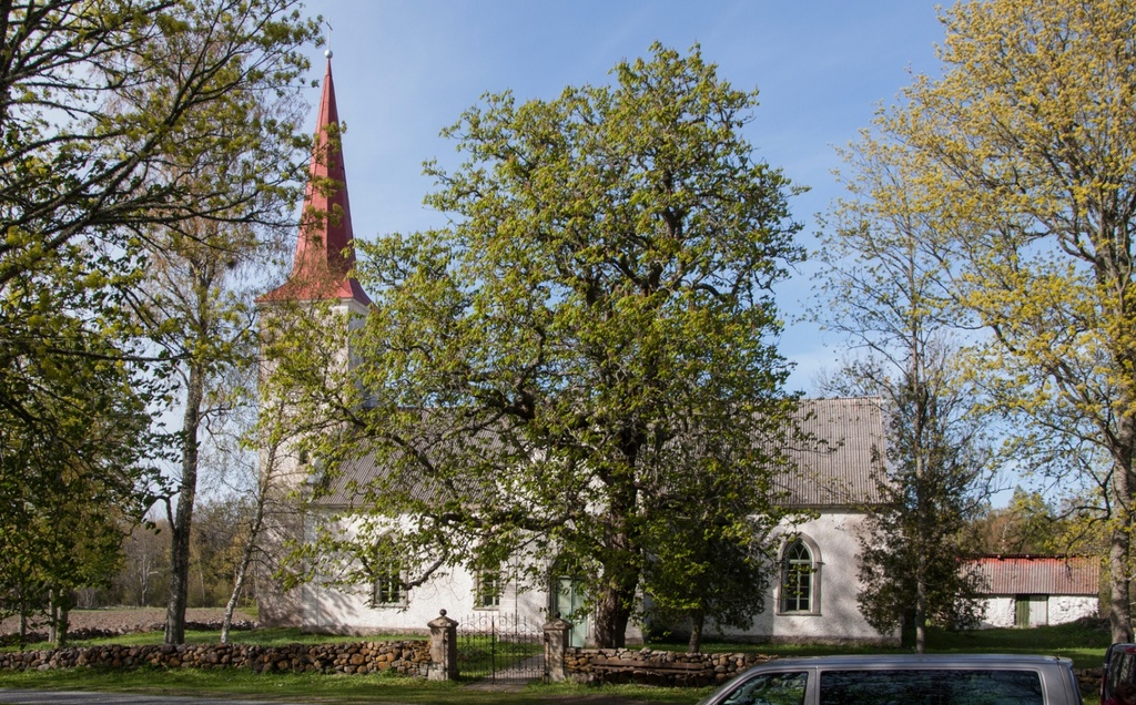 Jämaja kirik, lähivaade lõunast rephoto