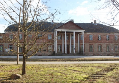 The old school house of Kaarlimõisa, in which in 1888-1906 Alexander City School operated. rephoto