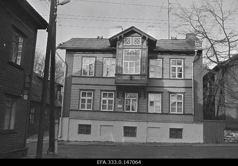 View on Wismari Street.