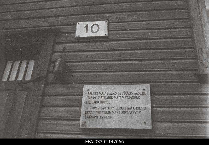 Writer Mait Metsanurga monument on the building Wismari Street 10.