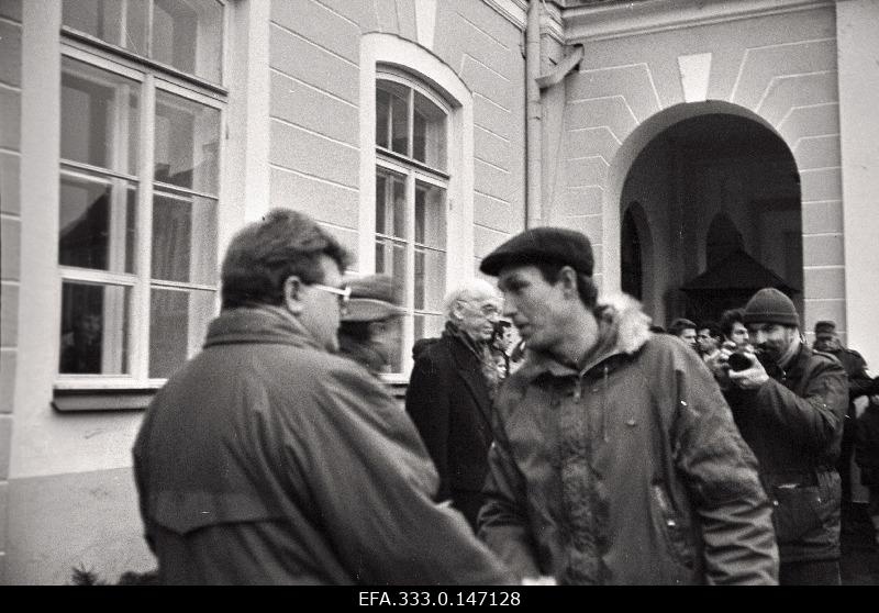 Edgar Savisaar, Chairman of the Government of the Republic of Estonia, at the solemn row of the Republican Defence Forces on Lossiplats in the event of his departure from office.