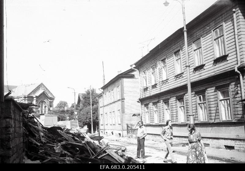 Dismantling of wooden house Pioniers t 2.