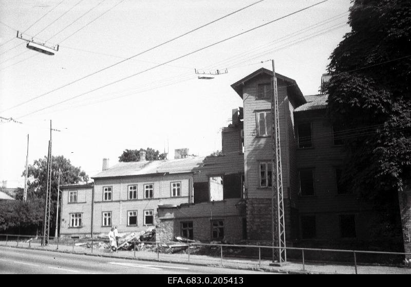 Dismantling of wooden house Pioniers t 2.