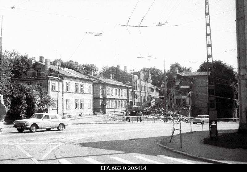 View of wooden houses at the beginning of the Pionier Street before dismantling.