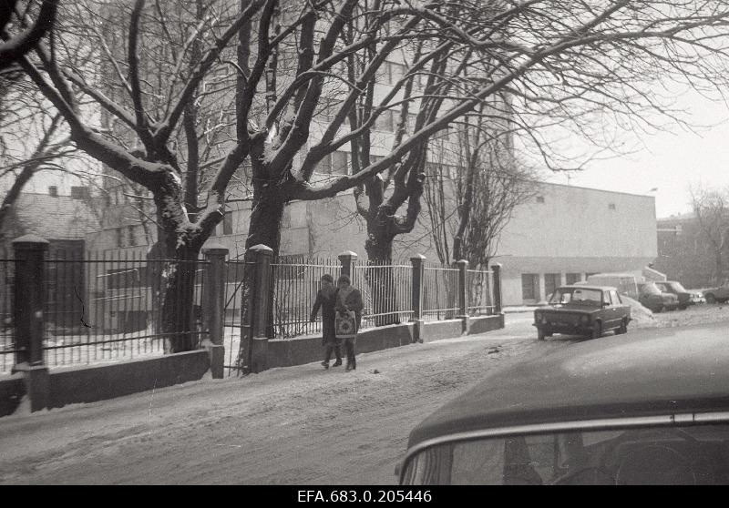 View of the beginning of Heart Street.