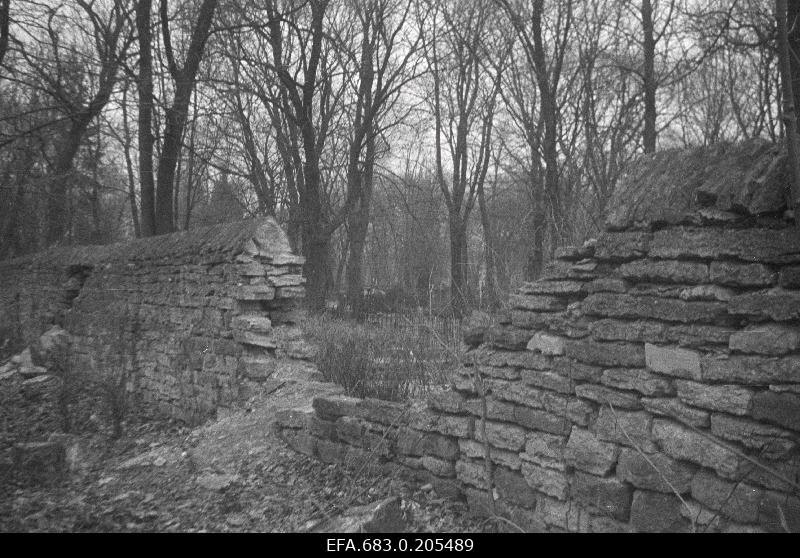 Located in Aleksander Nevski cemetery, broken border wall IV kv.
